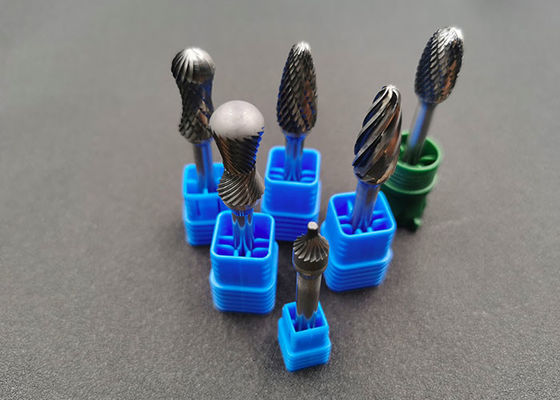 Un bon prix. Bavures rotatoires non ferreuses de carbure de tungstène de coupe avec le finissage élevé en ligne