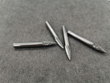 Un bon prix. Les outils de coupe rotatoires solides 100% ébarbent la forme rotatoire d'arborescence de fichiers avec l'extrémité de point en ligne