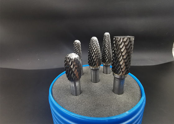 Un bon prix. L'arbre dirigé forment les bavures rotatoires de carbure de tungstène de jambe de 6MM en ligne